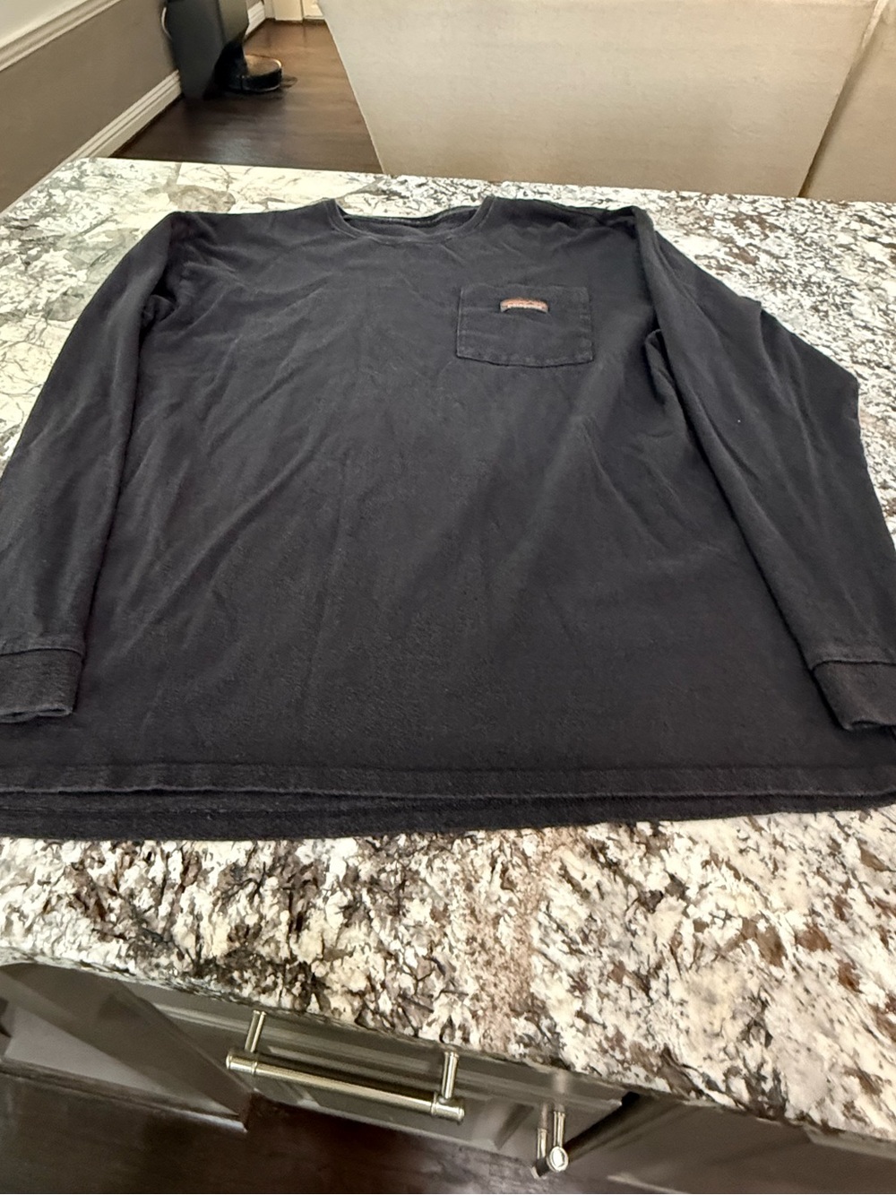 Patagonia men’s XL long-sleeve pocket tee in black/charcoal.